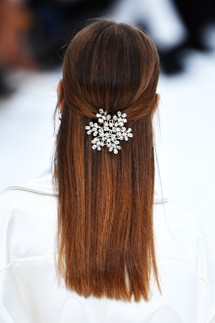 Chanel Bow Paris  Peinados bellos, Peinados, Broches para cabello