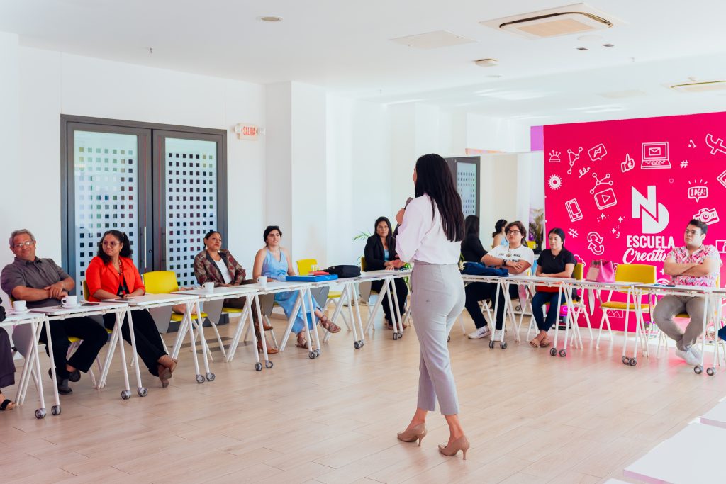 Escuela Creativa desarrolla conversatorio con emprendedores en el marco del Día Mundial del Emprendimiento